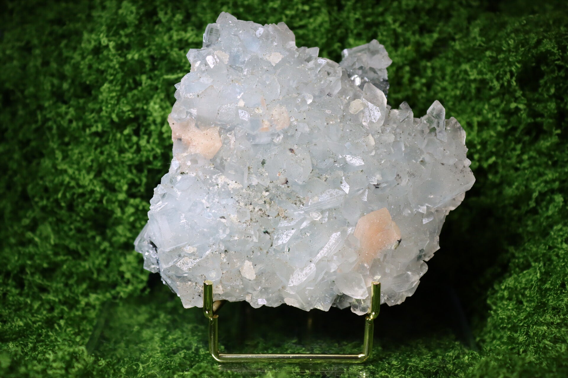 Groot Apofyliet vlak met Roze en Blauwe Chalcedoon