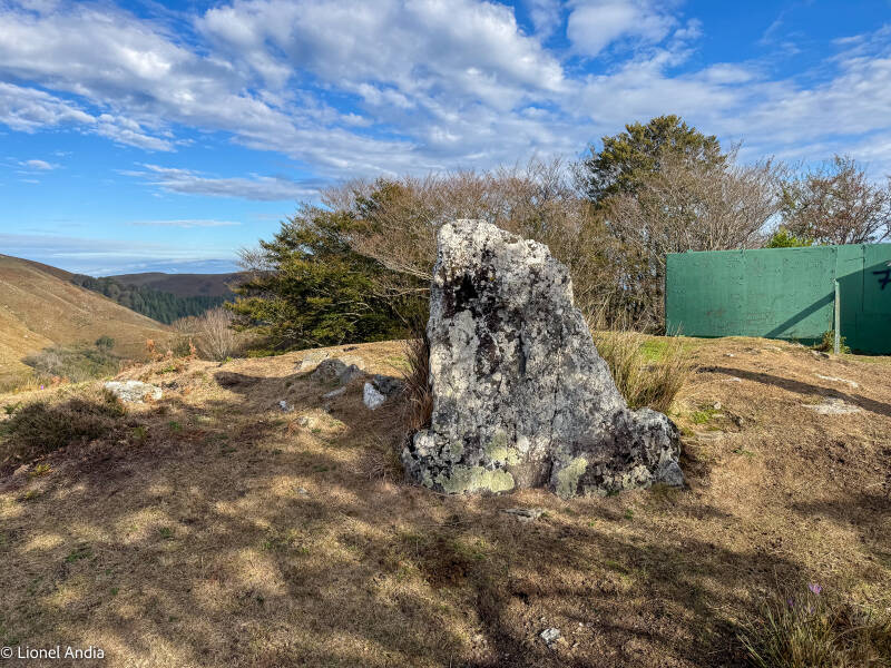 Bidangoko Gaña, un menhir au cœur d'un cromlech