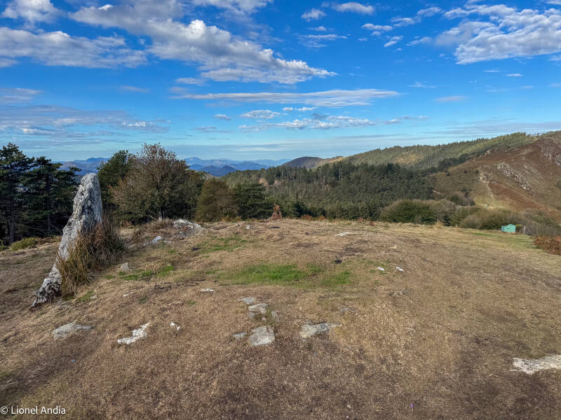 Bidangoko Gaña, un menhir au cœur d'un cromlech