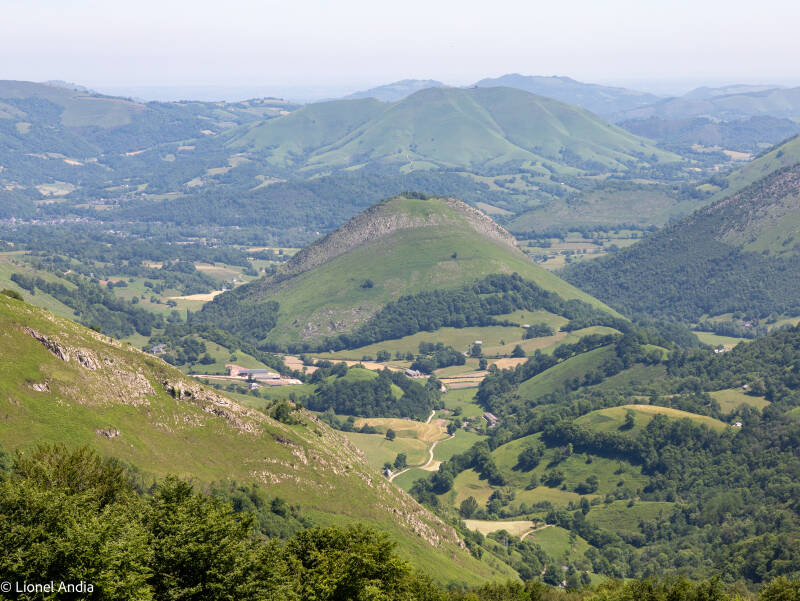 Le Chapeau du Gendarme depuis les hauteurs de Licq-Atherey
