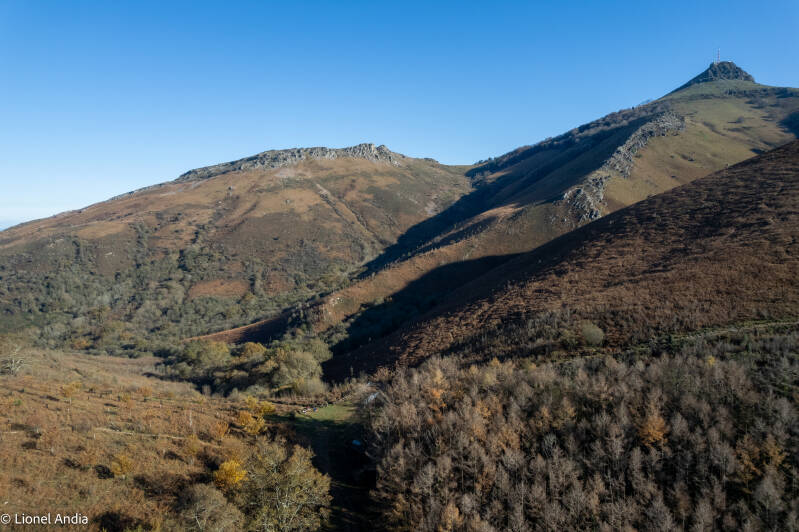 Le col du Grand Deskarga et la Rhune - Larrun