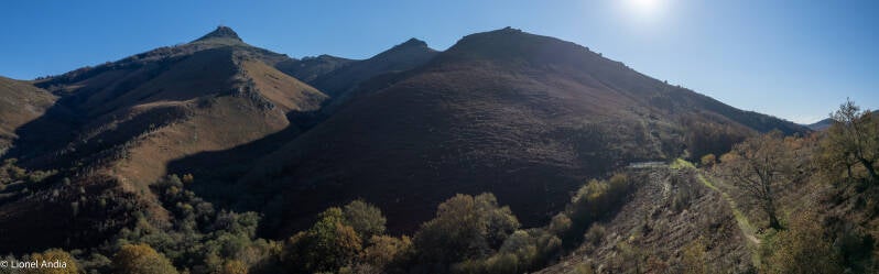 Le col du Grand Deskarga et la Rhune - Larrun