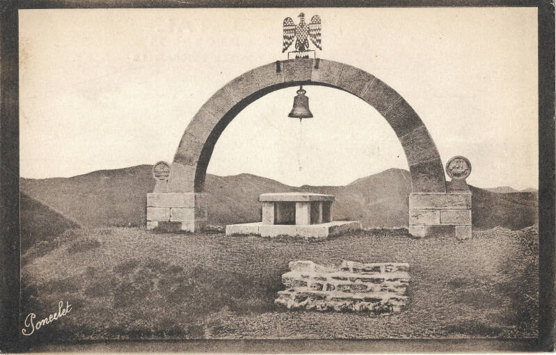 Le monument du Port d'Ibañeta en 1935