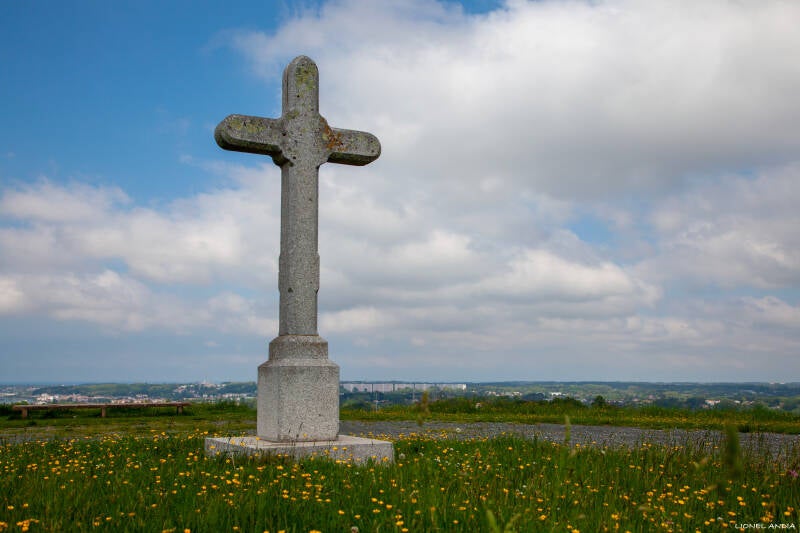 La Croix et l'obélisque de Mouguerre