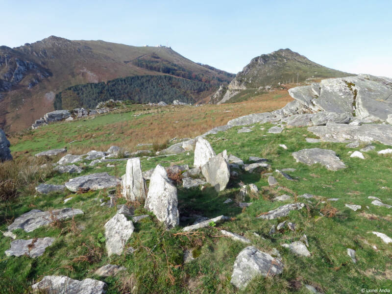 Dolmen d'Altsaan au pied de la Rhune sur la commune de Sare