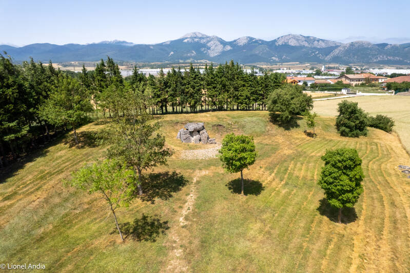 À la découverte du Dolmen d’Aizkomendi : le plus ancien mégalithe du Pays Basque