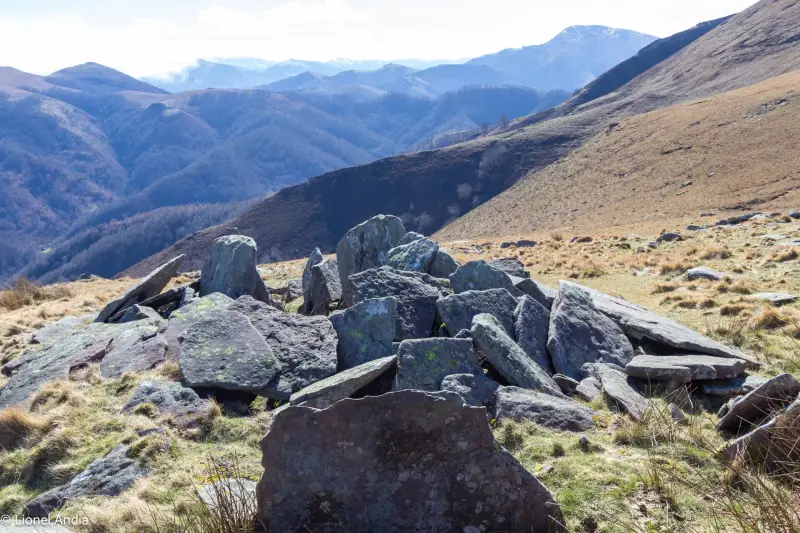 Le dolmen de Bardaxilo (Baztán, Navarre)