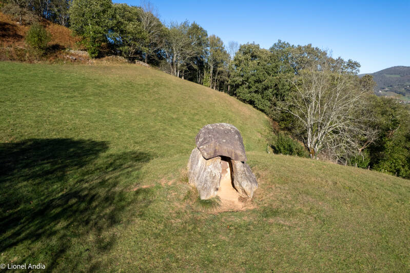 Le dolmen de Gasteynia à Mendive