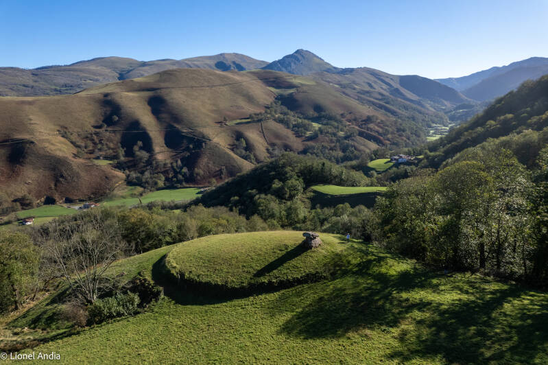 Le dolmen de Gasteynia à Mendive