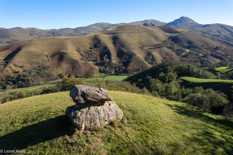 Le dolmen de Gasteynia à Mendive