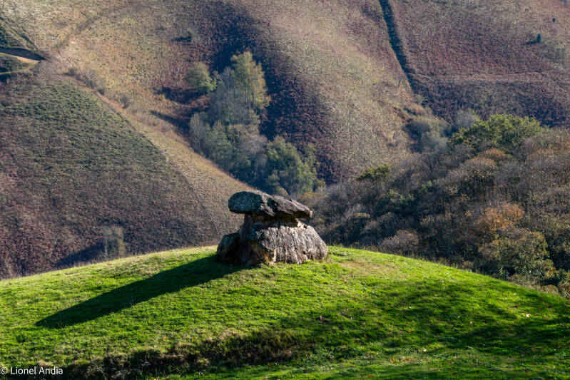 Le dolmen de Gasteynia à Mendive