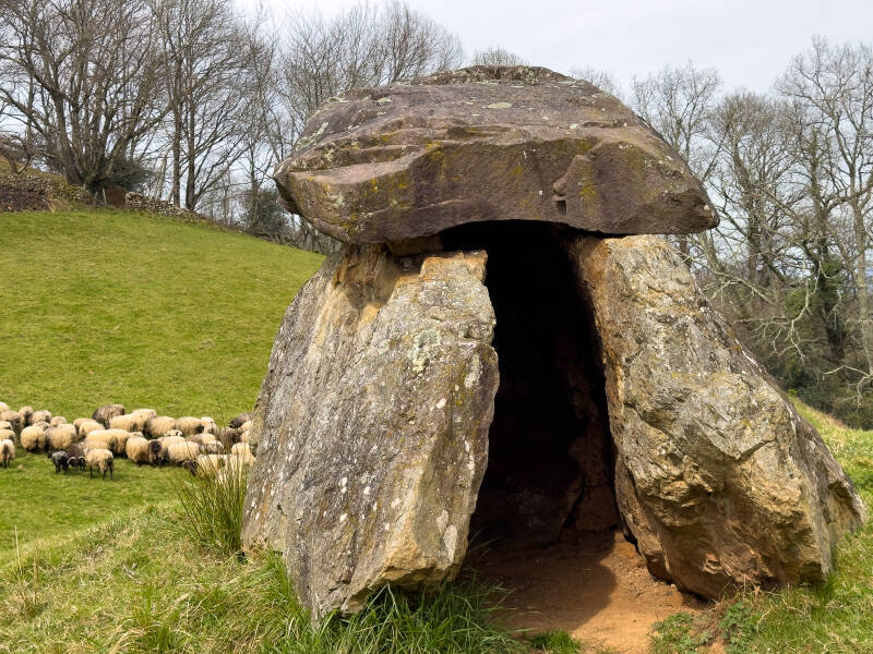 Le dolmen de Gaxteenia à Mendive