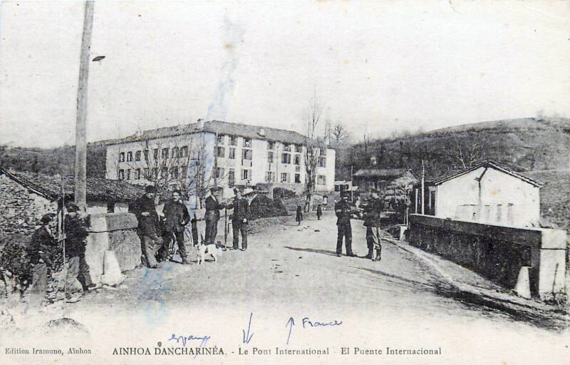 La douane entre Dantxarinea (Navarre) et Dantxaria (Labourd) au début des années 1920