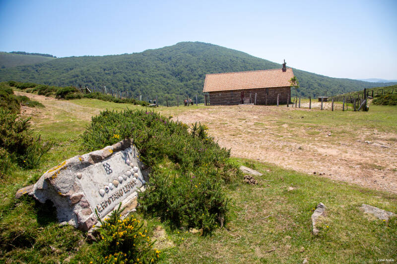 La voie de Belate et l'ermitage-refuge de Santiago