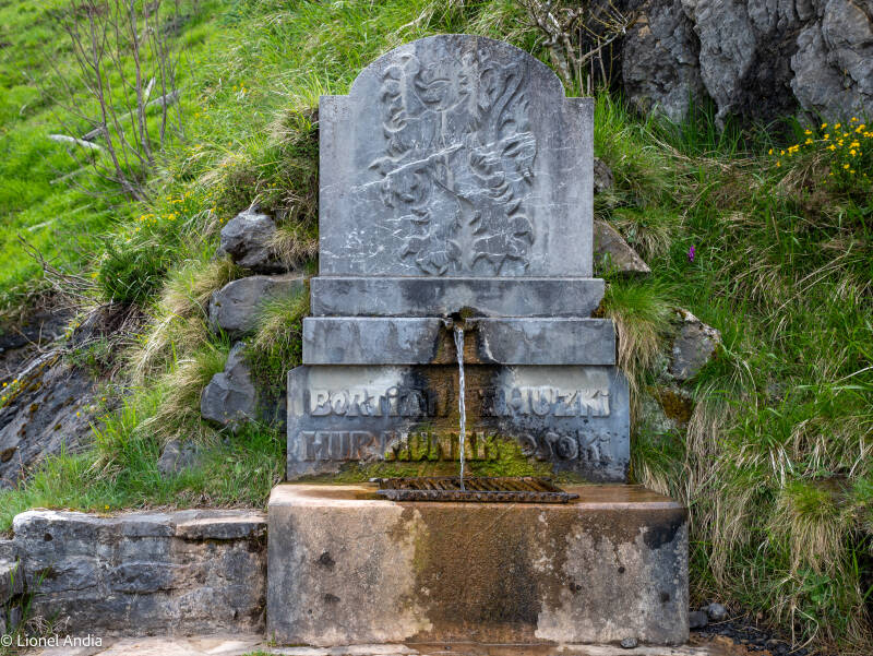 La fontaine d'Ahuzky à Aussurucq