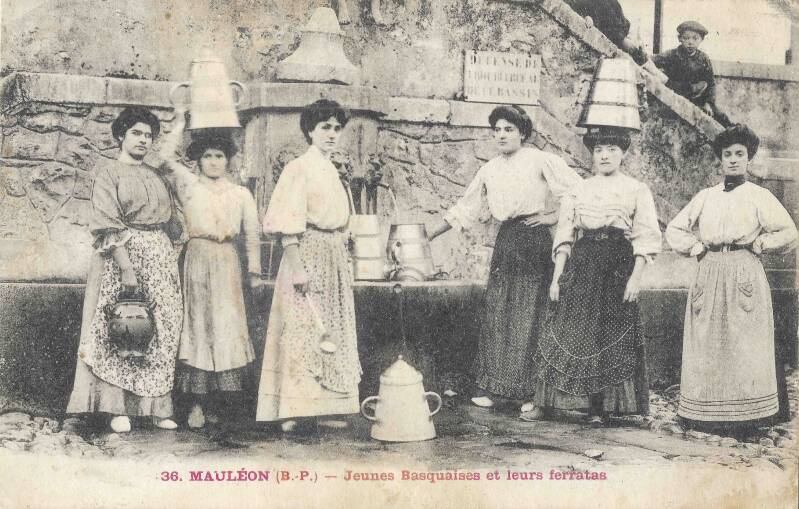 fontaine Mauléon-Licharre en 1910