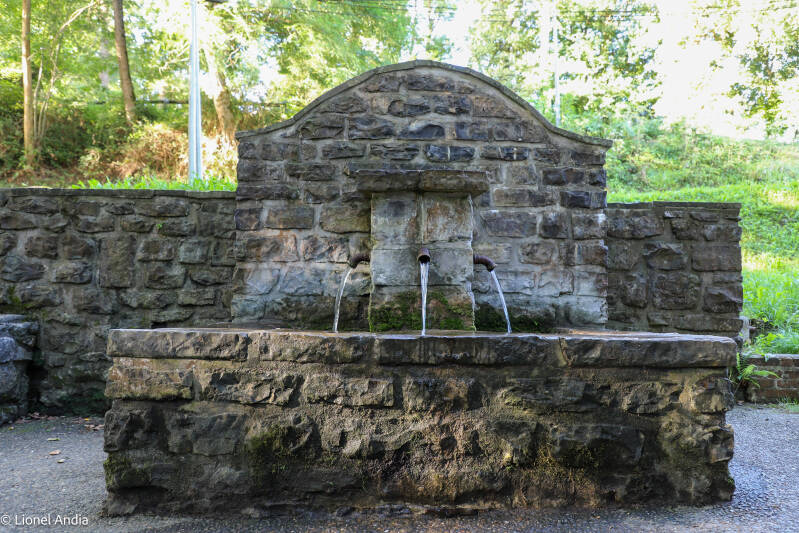 La fontaine Saint-Jean à Mauléon-Licharre