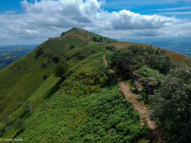 Le chemin du Génie et le sommet du Jara