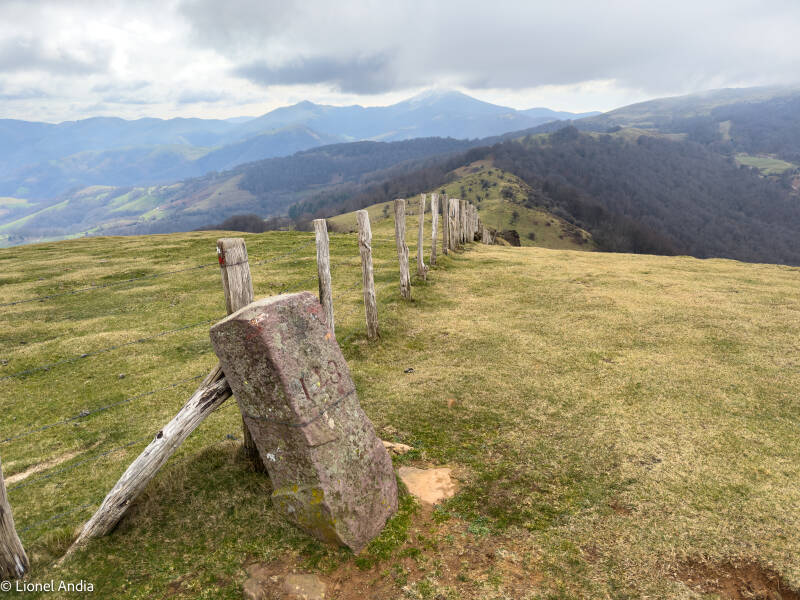 La délimitation des territoires entre la France, l'Espagne et le Pays Quint
