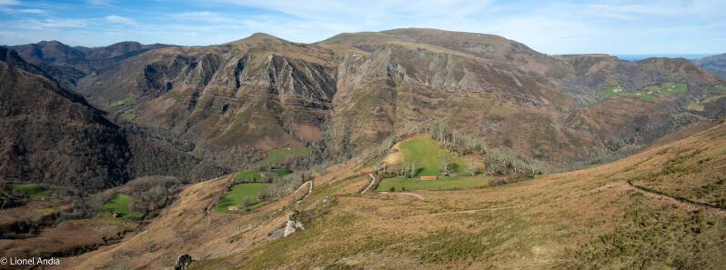 Les Peñas d'Itsusi et l'Artzamendi depuis le col de Lacho à Bidarray