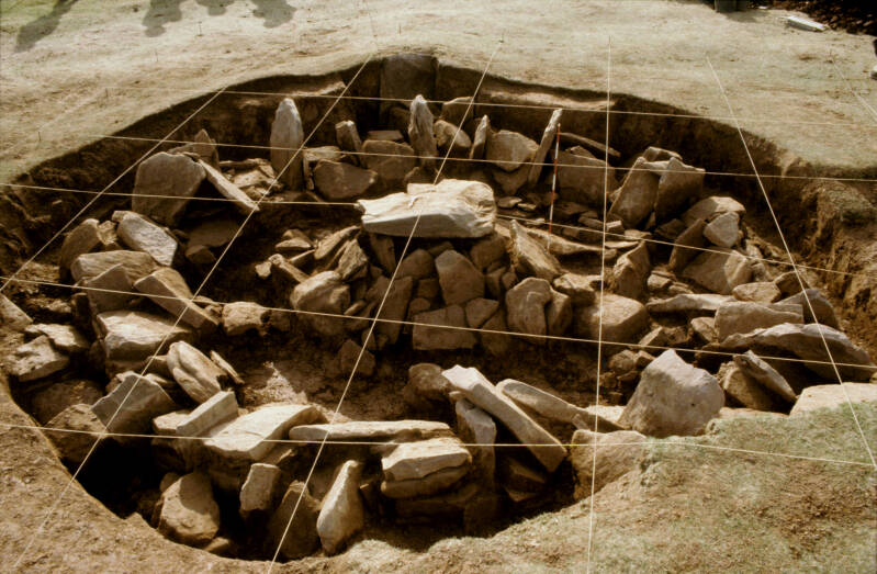 Structure du cromlech durant les fouilles au col de Méatché (Itxassou) - photo Jacques Blot