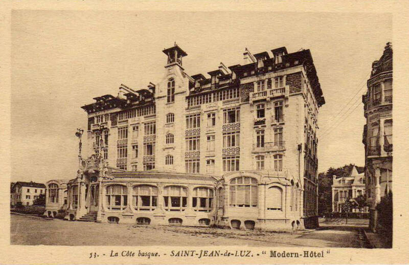 Saint-Jean-de-Luz la plage et le Modern Hôtel - circa 1930