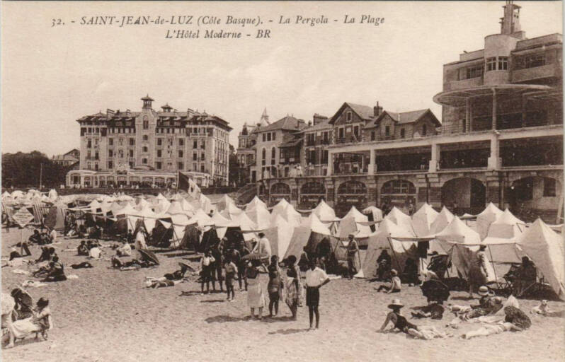 Saint-Jean-de-Luz la plage et le Modern Hôtel - circa 1930