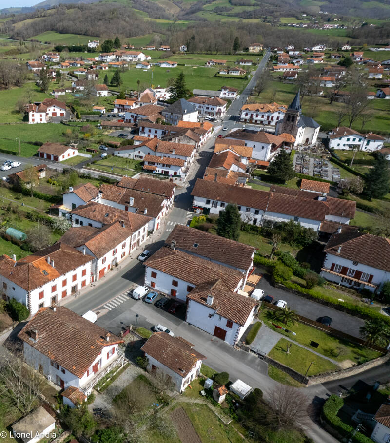 Le village de Saint-Jean-le-Vieux - Donazaharre