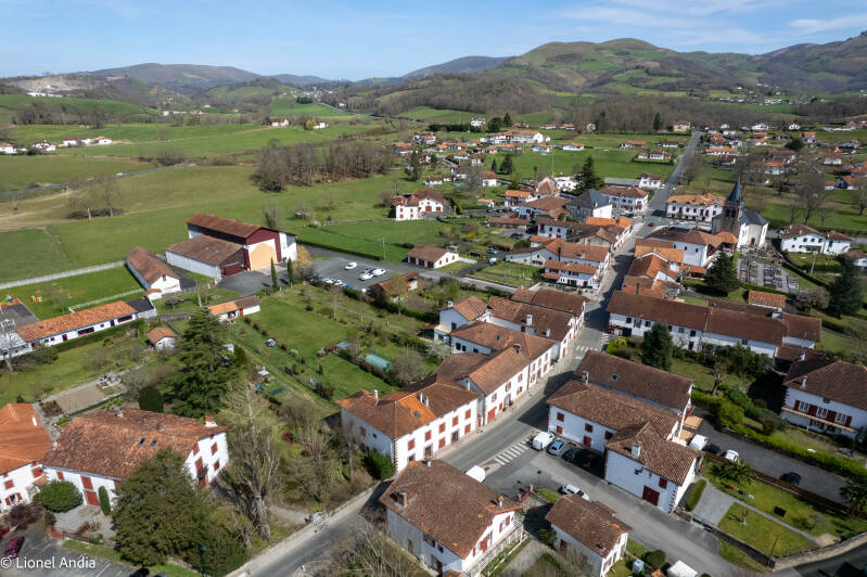 Le village de Saint-Jean-le-Vieux - Donazaharre