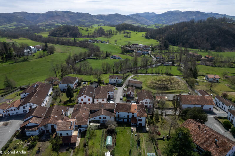 Le village de Saint-Jean-le-Vieux - Donazaharre