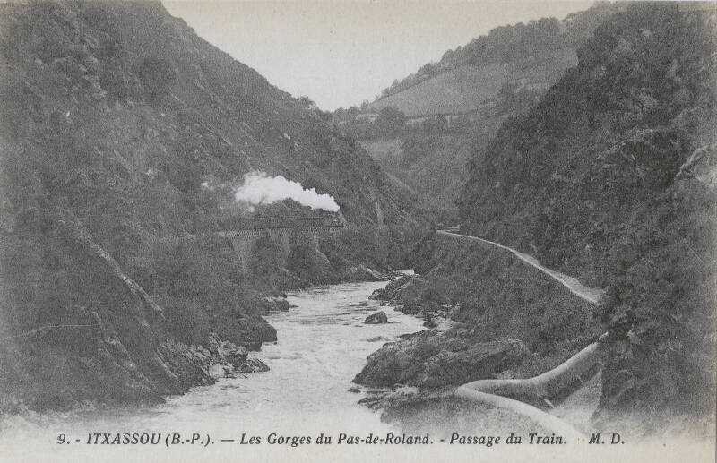 Le passage du train au Pas de Roland au début du XXe siècle