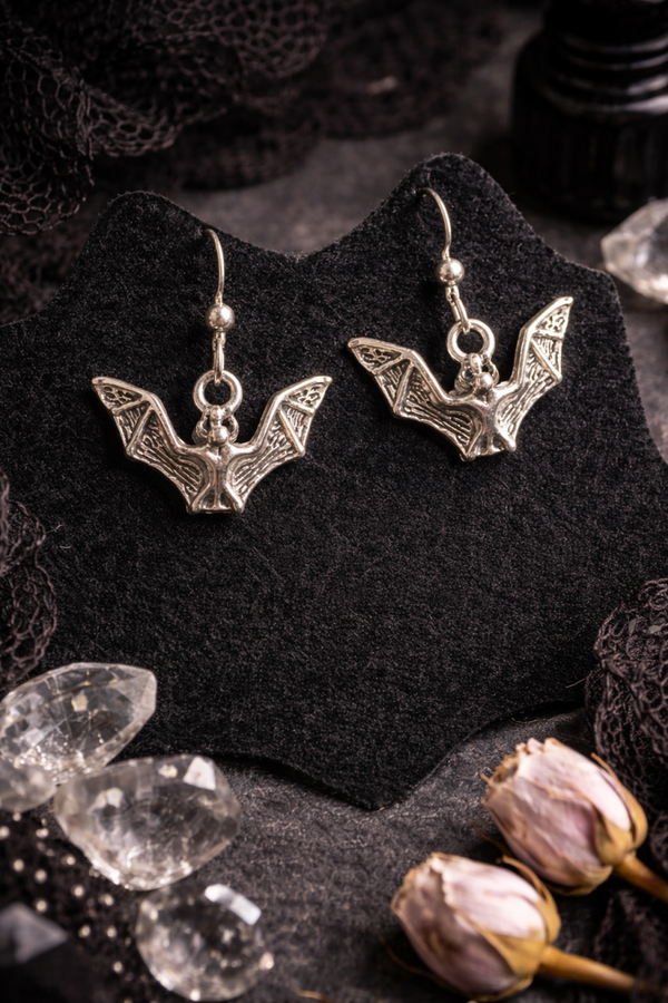 „Nightwing“ – Kleine Fledermaus Ohrringe