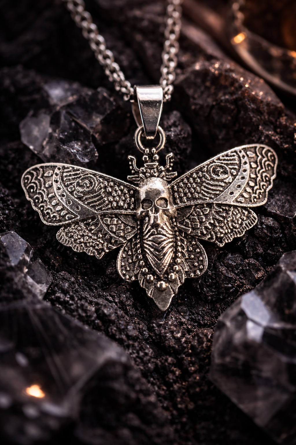 The Silence of the Lambs – Iconic Death's Head Moth  Kettenanhänger