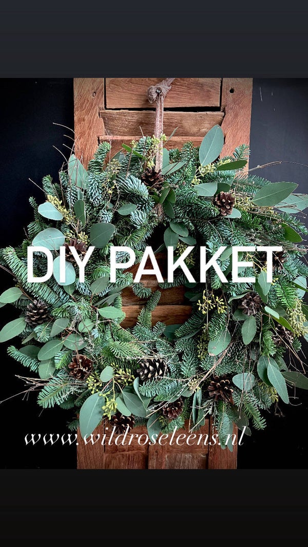doe het zelf pakket kerst krans dennenappels