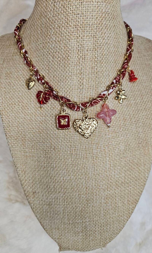 🌸 Nouveauté — Collier Foulard à Breloques
