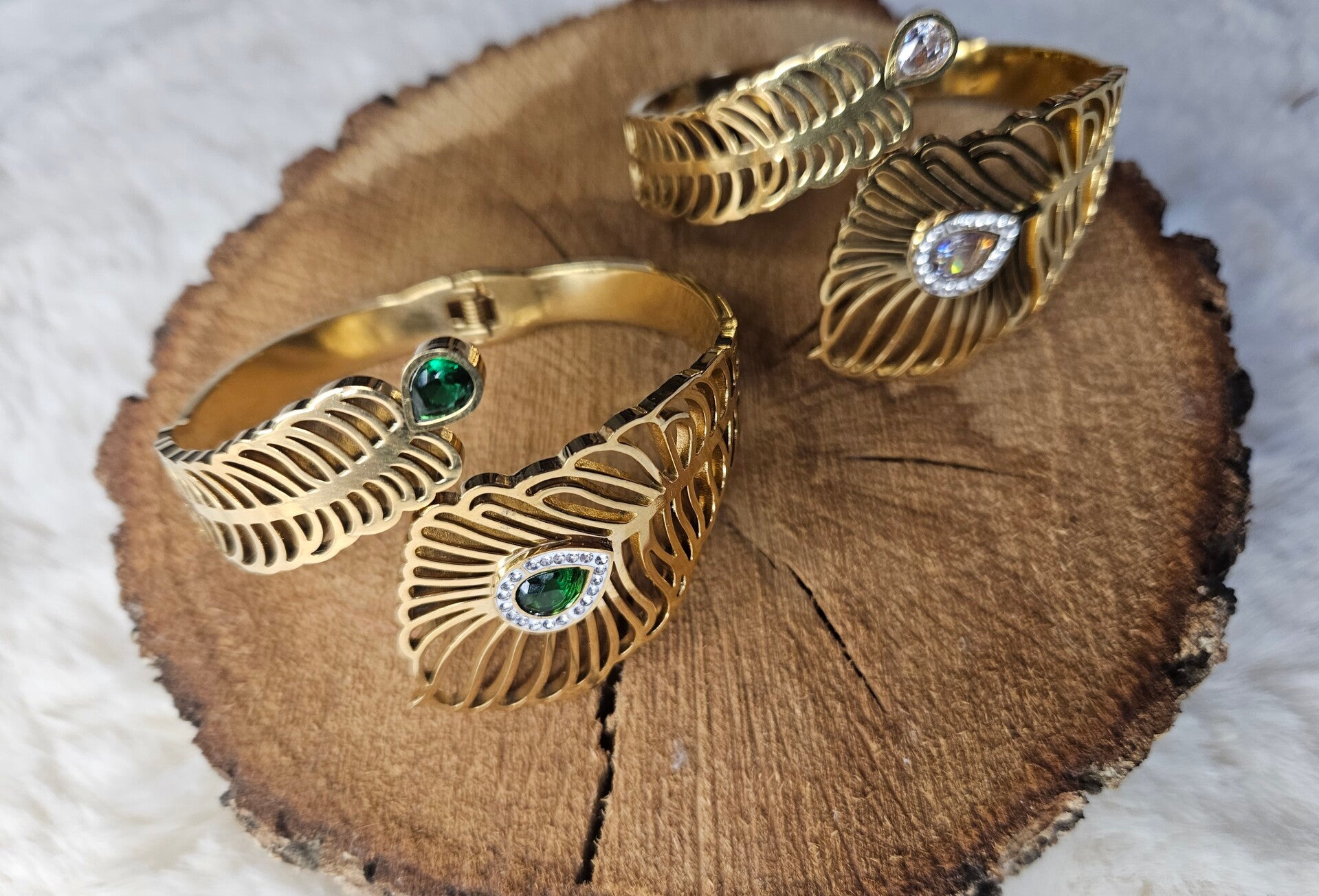 Bracelet Jonc Doré Ouvert – Feuilles Croisées avec Zircon Blanc ou Vert, Acier Inoxydable