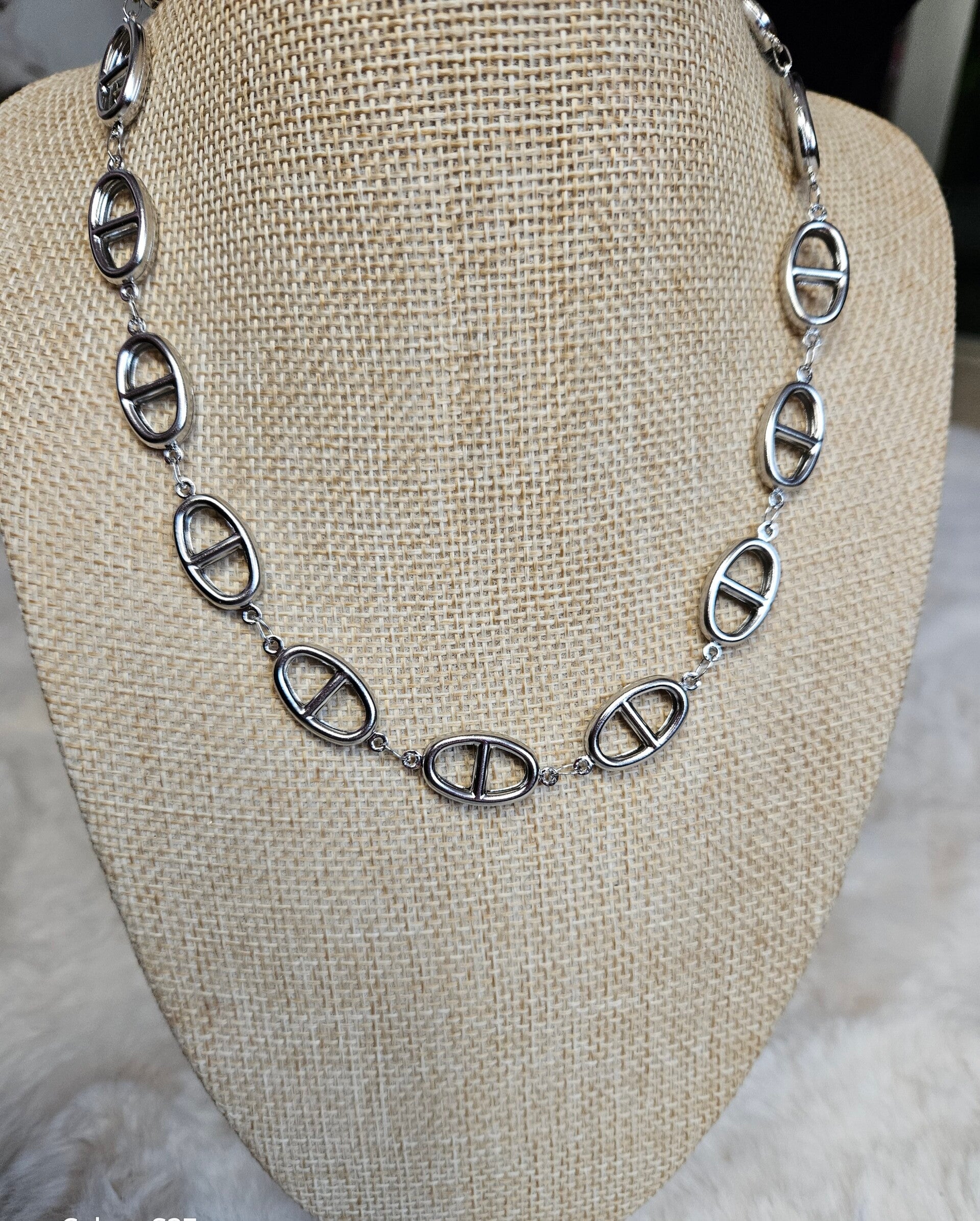 ⛓️ Collier " MADISON " Ras-de-Cou Maille Marine – Nouvelle Collection Automne-Hiver