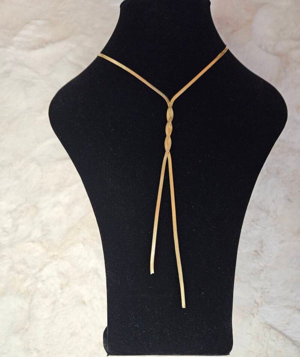 Collier Torsadé Isadora – Doré Élégance