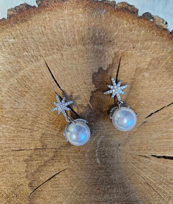 ✨ Boucles d’Oreilles Argentées – Étoile Polaire & Perle Nacrée