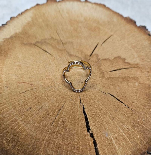 🍀 Bague Dorée – Trèfle Ouvert en Strass