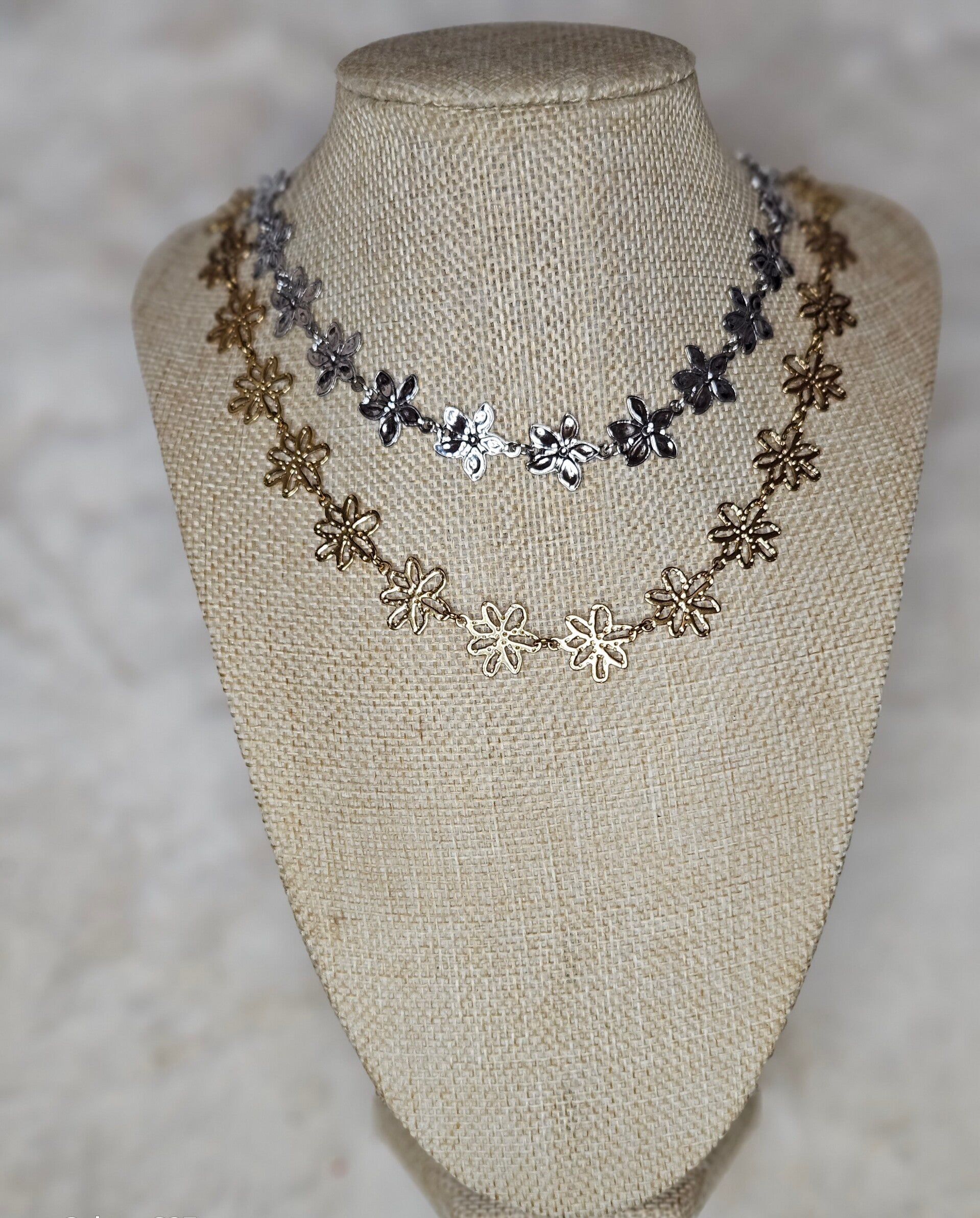 COLLIER FLEUR " MAREVA " et " MARIA "