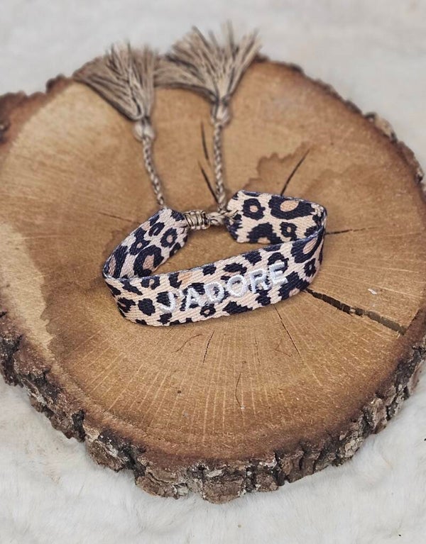 ✨ Bracelet tissu brodé “J’adore” – Léopard & pompon ✨️