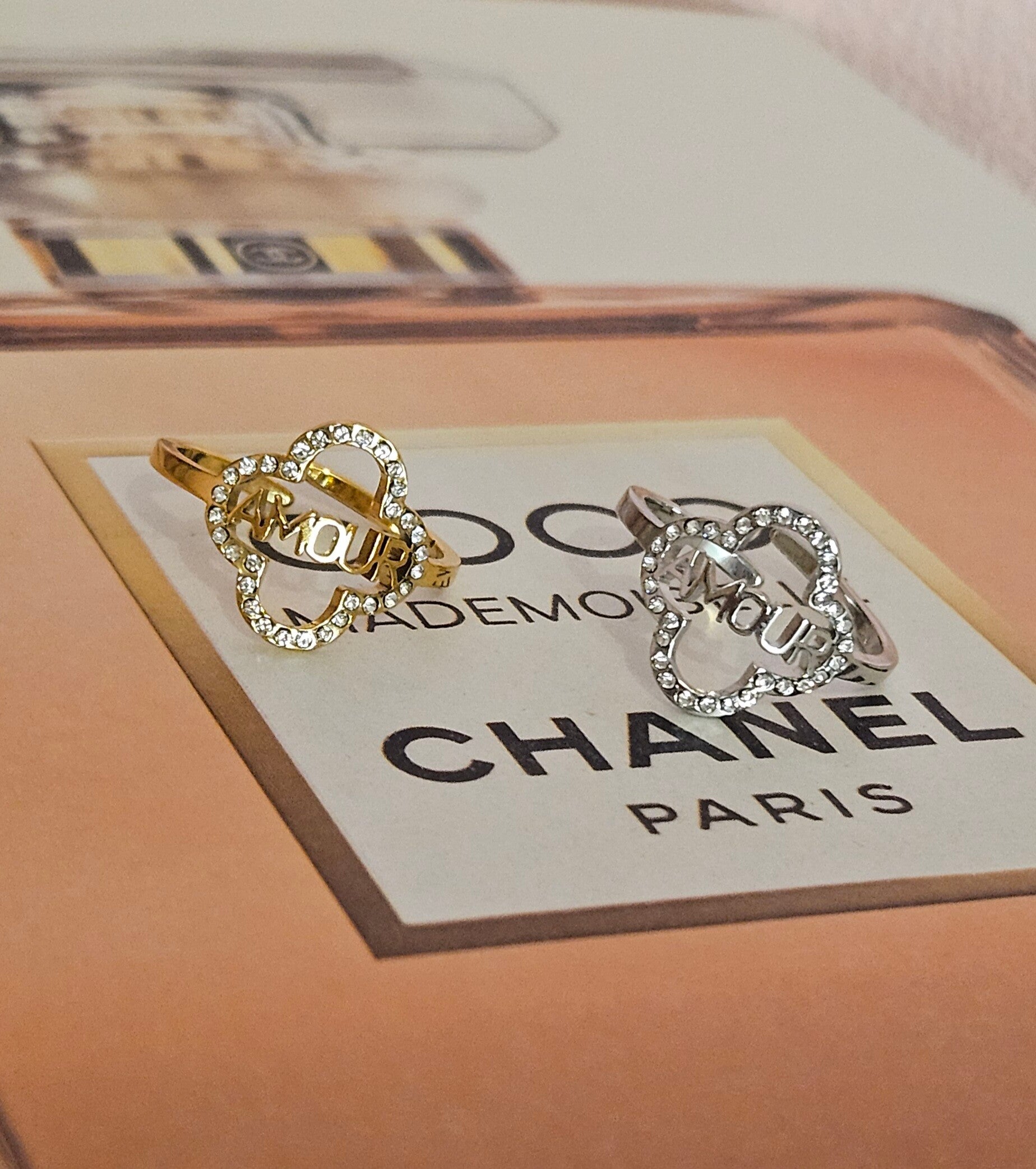 🍀 Bague Trèfle Strass "AMOUR" – Nouvelle Collection