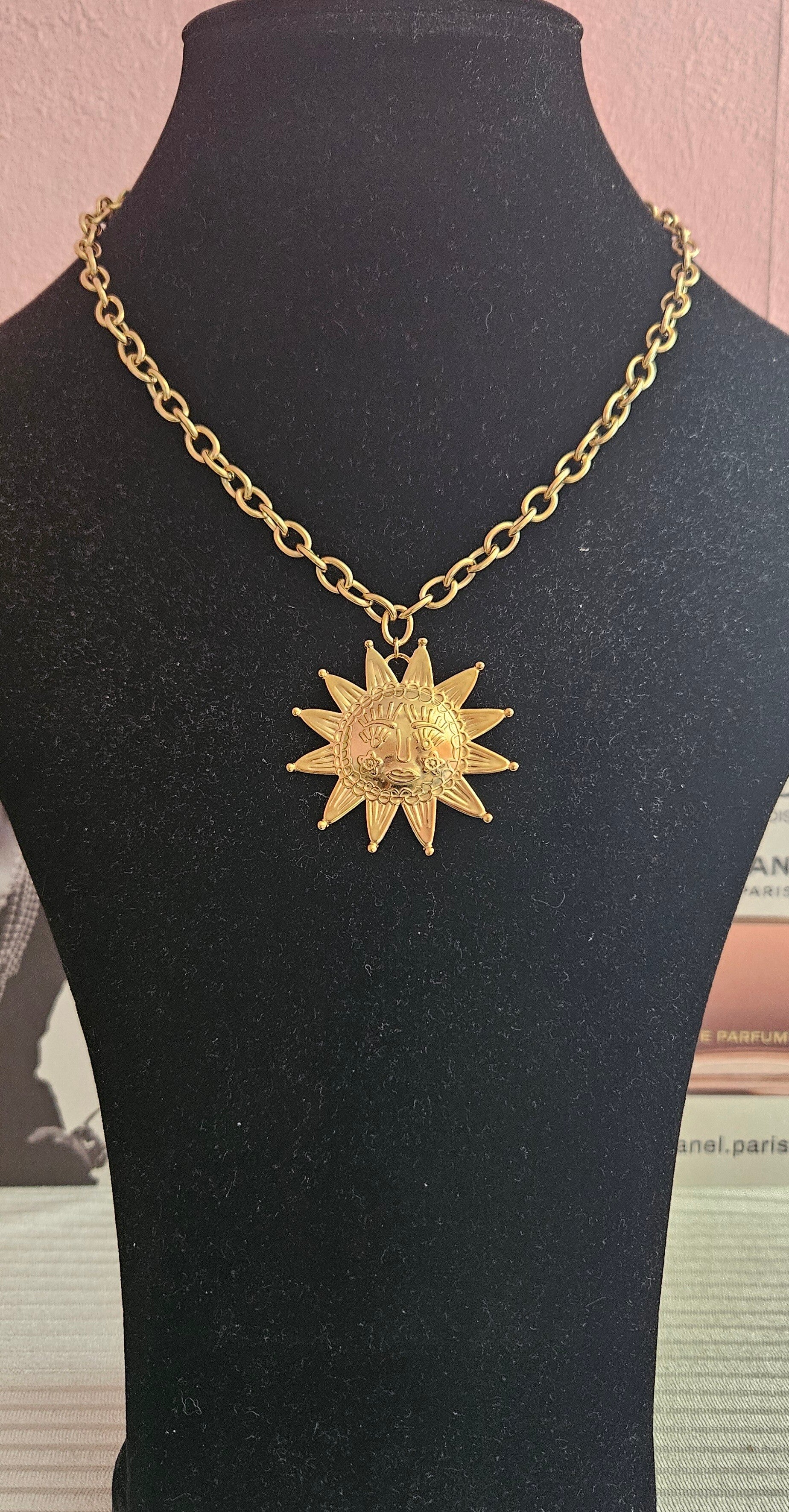Collier grosse chaîne dorée & pendentif soleil XL ☀️✨
