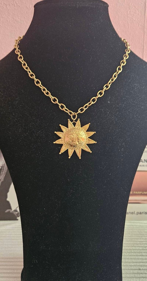 Collier grosse chaîne dorée & pendentif soleil XL ☀️✨