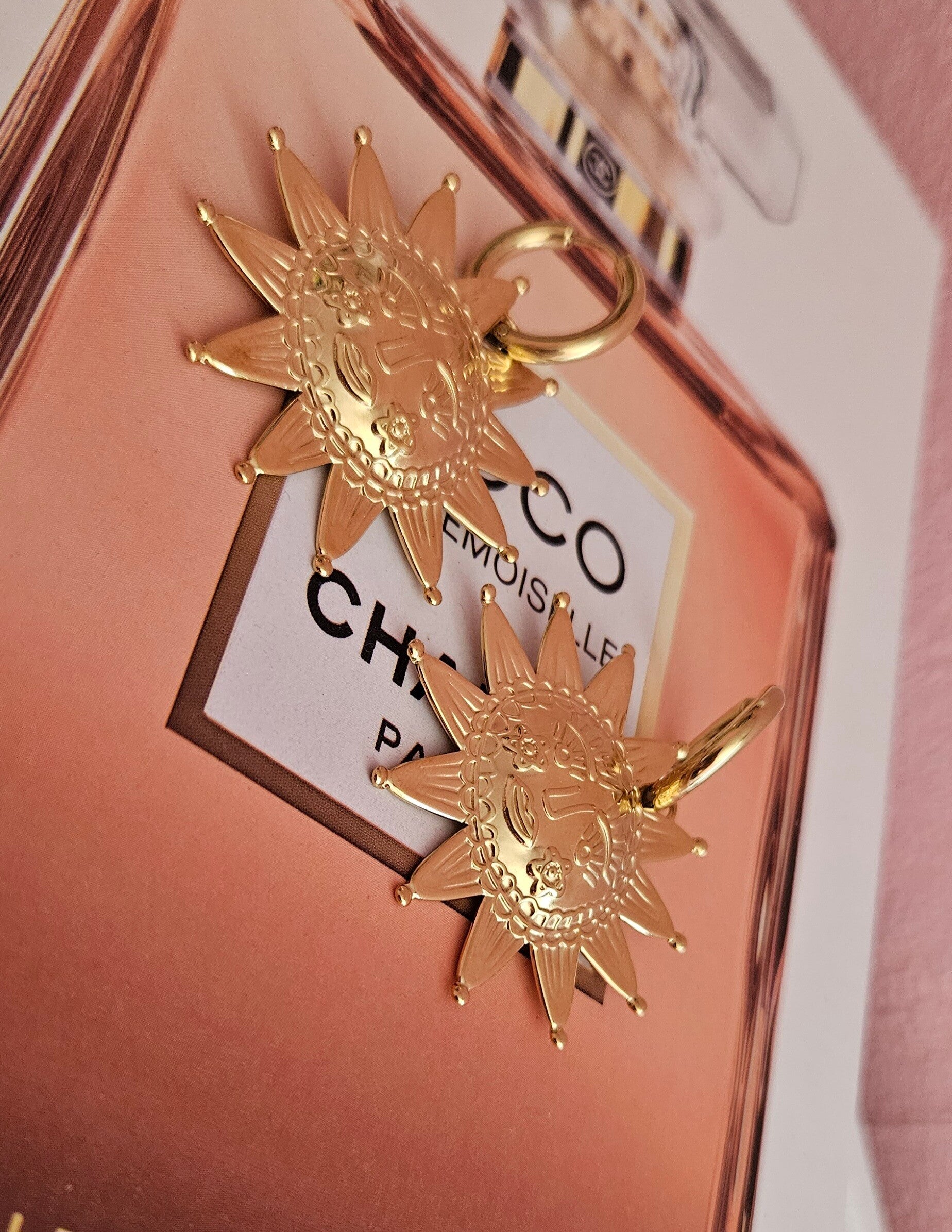 Boucles d’oreilles soleil XL dorées en acier inoxydable ☀️✨