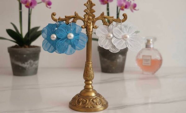 🌸 Boucles d’Oreilles Fleur Nacrée – Esprit d’Été ✨