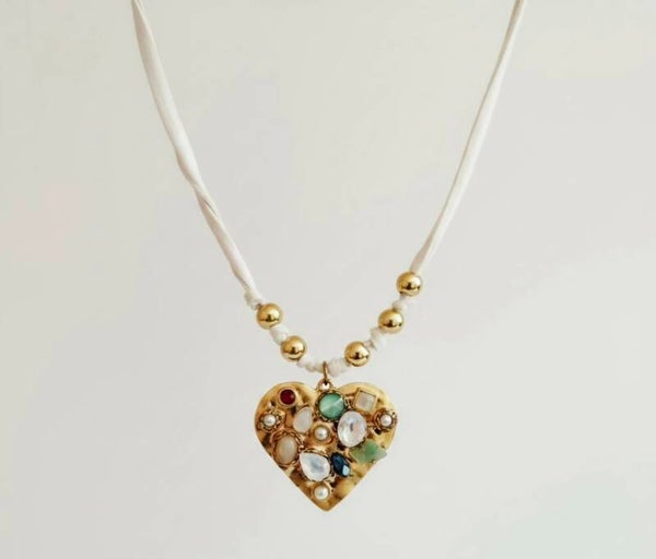 Collier Foulard – Blanc Cassé avec Pendentif Pierres Colorées