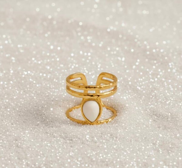 💍 Bague Dorée avec Pierre de Couleur ✨