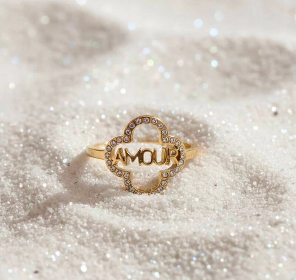 🍀 Bague Trèfle Strass "AMOUR" – Nouvelle Collection